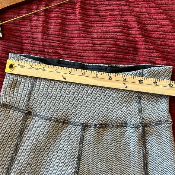 Lululemon Turn  Around Tight Heathered Herringbone. Size 4. - Picture 12 of 16